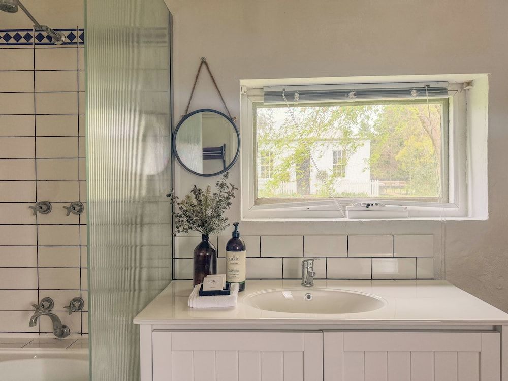 Clonmara Country House & Cottages Traditional House, 2 Bedrooms, Kitchen 3