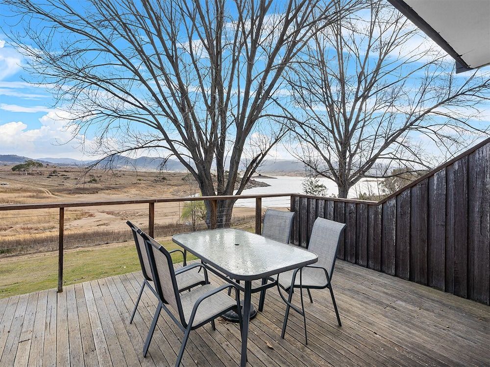 Siesta Villa Deluxe Spa Suite Lake View Balcony 12