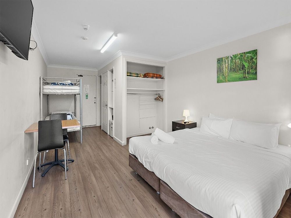 Siesta Villa Budget King Room 5