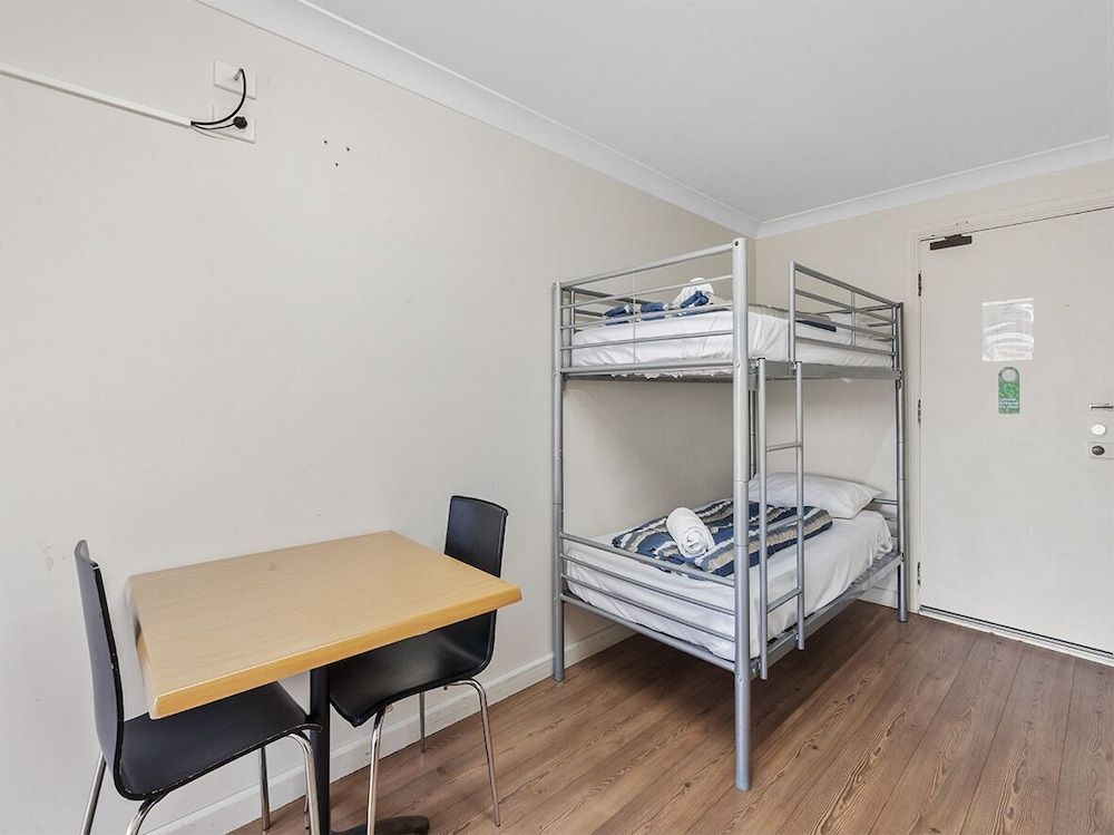 Siesta Villa Budget King Room 4