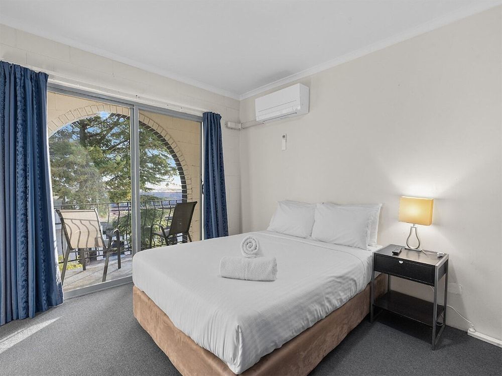 Siesta Villa Standard Queen 4