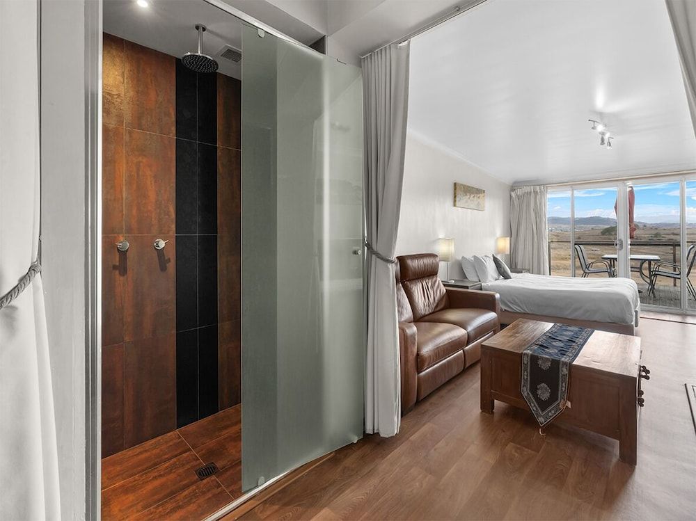 Siesta Villa Deluxe Spa Suite Lake View Balcony 22