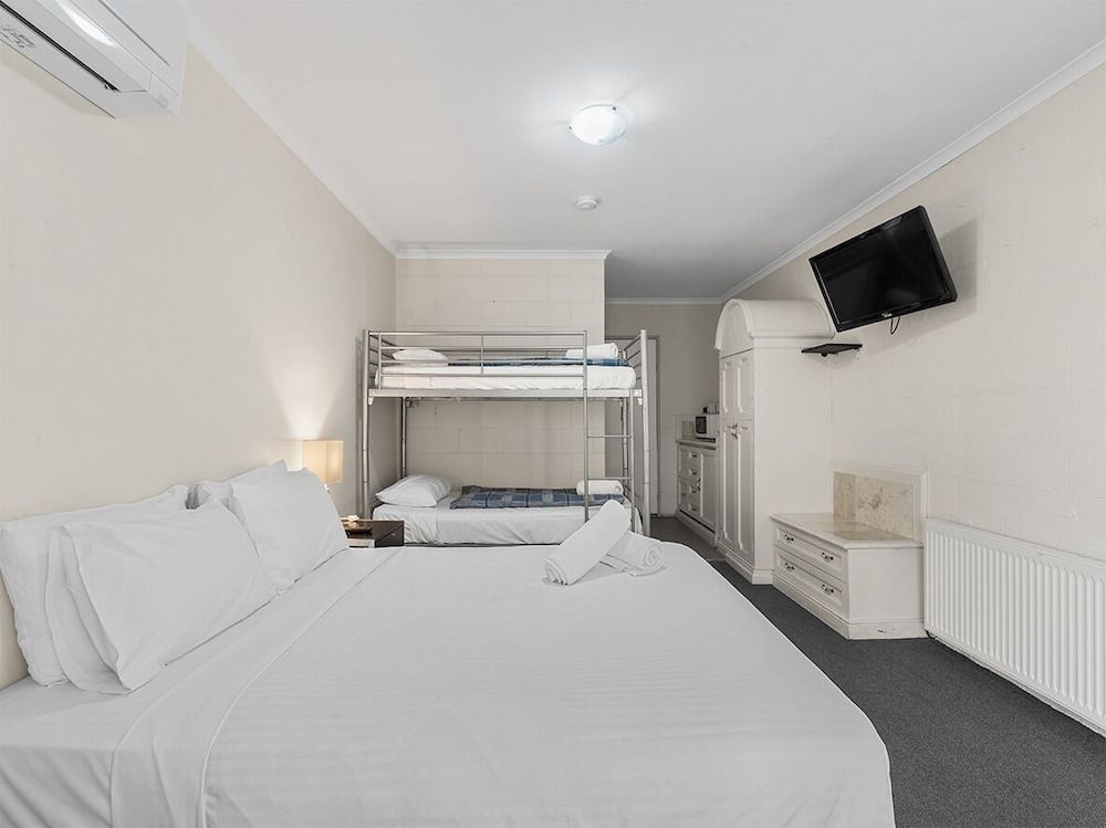 Siesta Villa Standard Queen 3