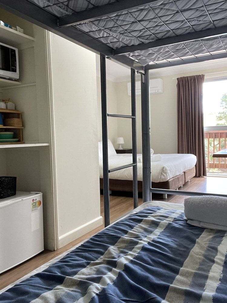 Siesta Villa Budget King Room 2