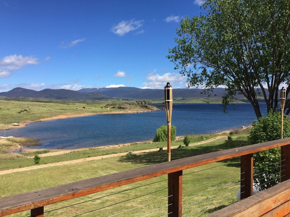 Siesta Villa Deluxe Spa Suite Lake View Balcony 13