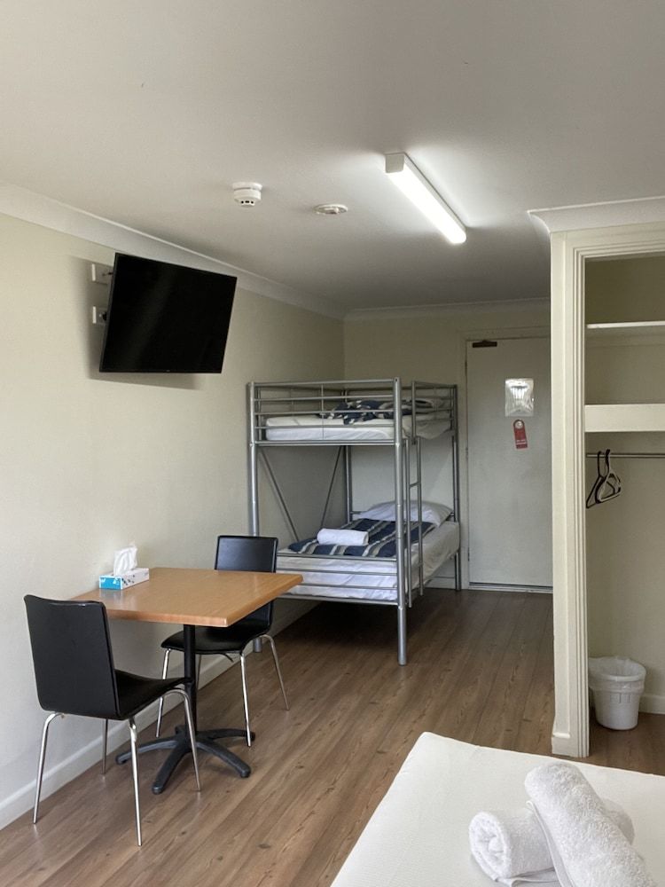 Siesta Villa Budget King Room 12