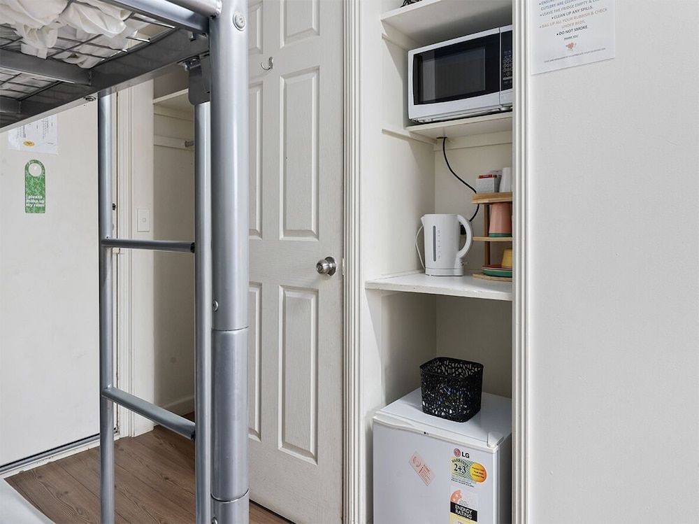 Siesta Villa Budget King Room 13