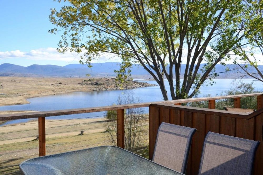 Siesta Villa Deluxe Spa Suite Lake View Balcony 14