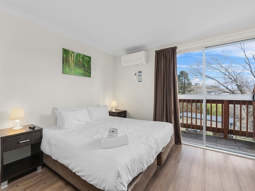 Siesta Villa Budget King Room 6