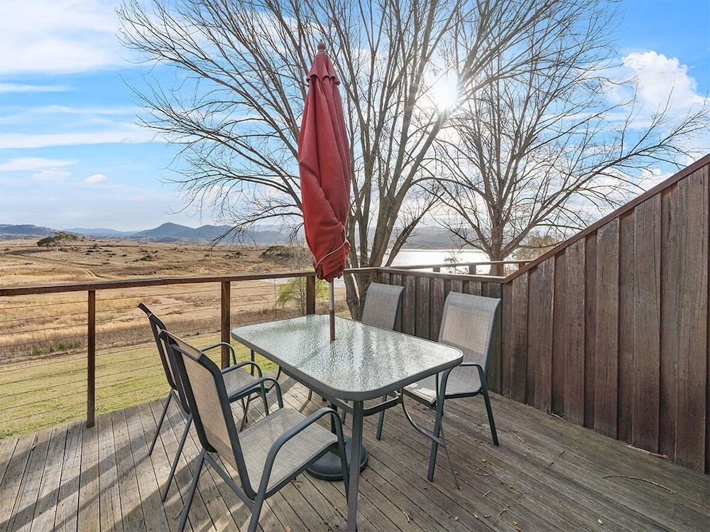 Siesta Villa Deluxe Spa Suite Lake View Balcony 10