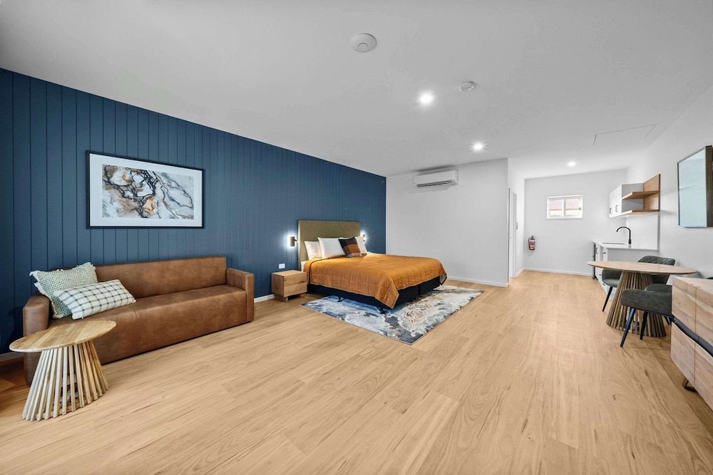 Econo Lodge Border Gateway Wodonga Room, 1 King Bed, Accessible, Non Smoking (Communications, Mobility)