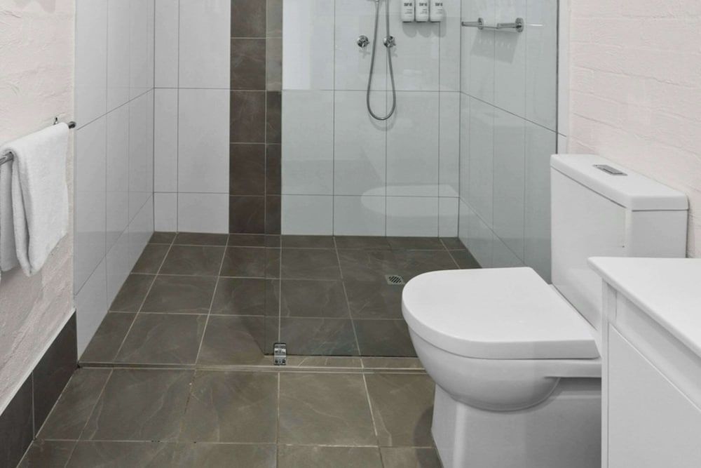 Econo Lodge Border Gateway Wodonga Standard Room, 1 Queen Bed with Sofa bed 3