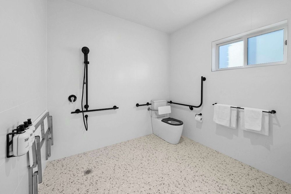 Econo Lodge Border Gateway Wodonga Room, 1 King Bed, Accessible, Non Smoking (Communications, Mobility) 3