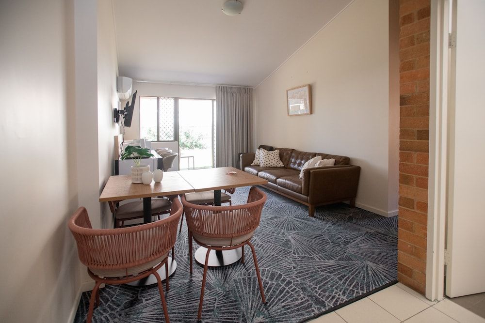 Bribie Island Hotel Standard Suite, Multiple Beds, Non Smoking, Ensuite 4