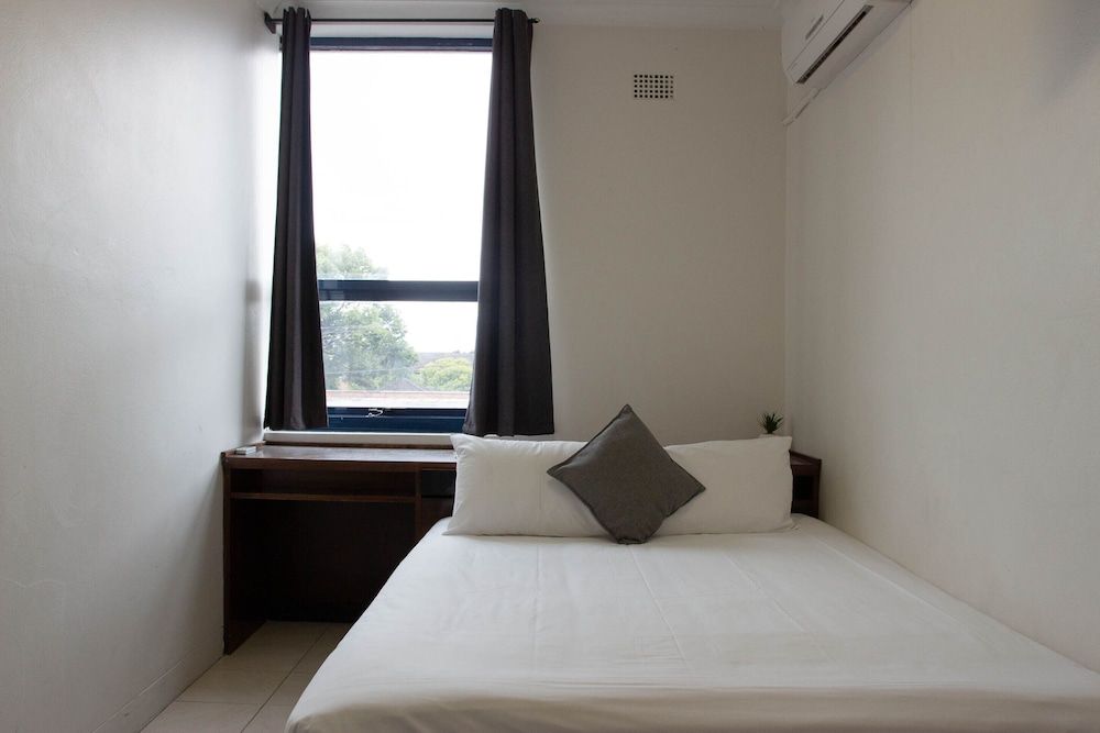 Wiley Park Hotel Double Room, Shared Bathroom 2