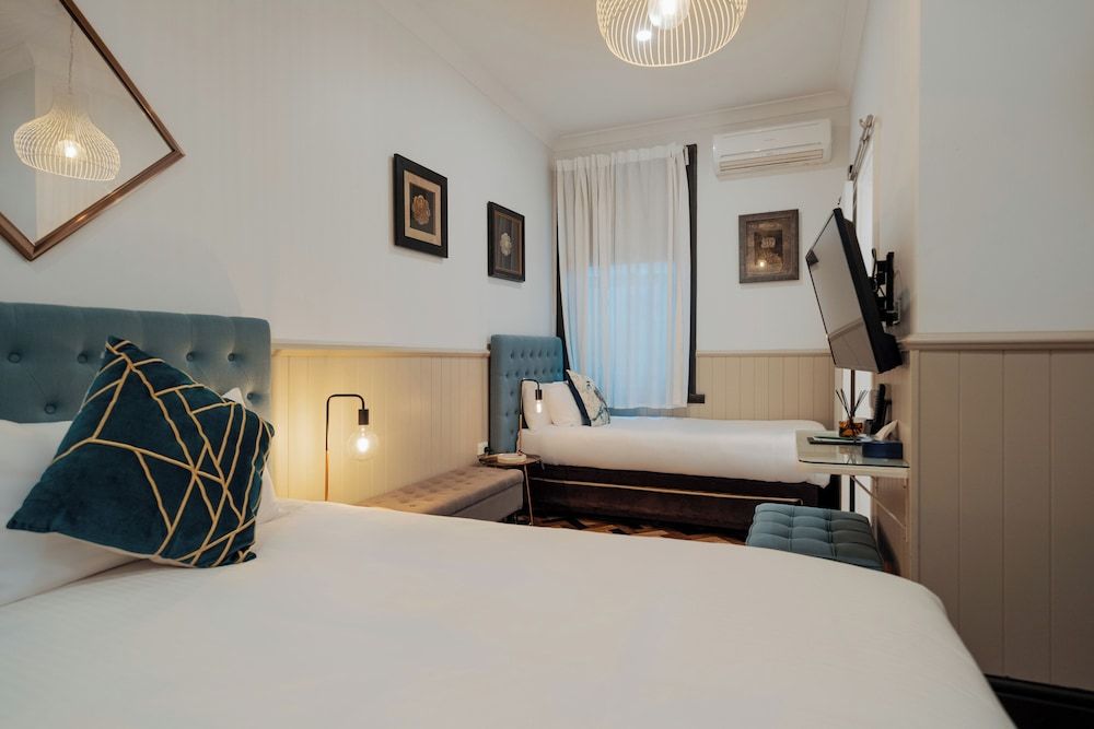 Cremorne Point Manor Deluxe Triple Room 2