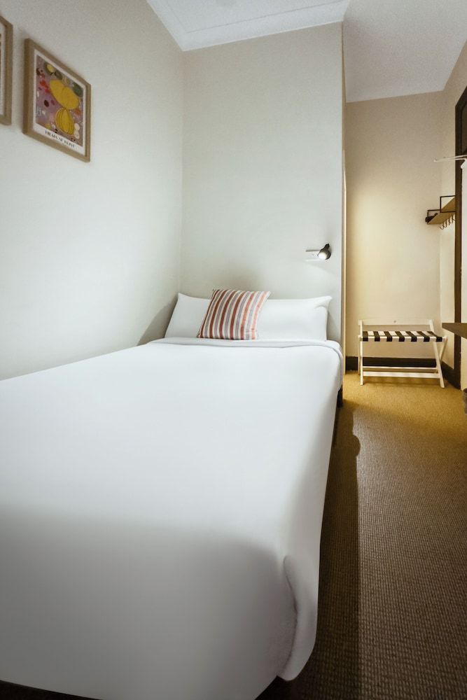 Cremorne Point Manor Double Room with Shared Bathroom 2