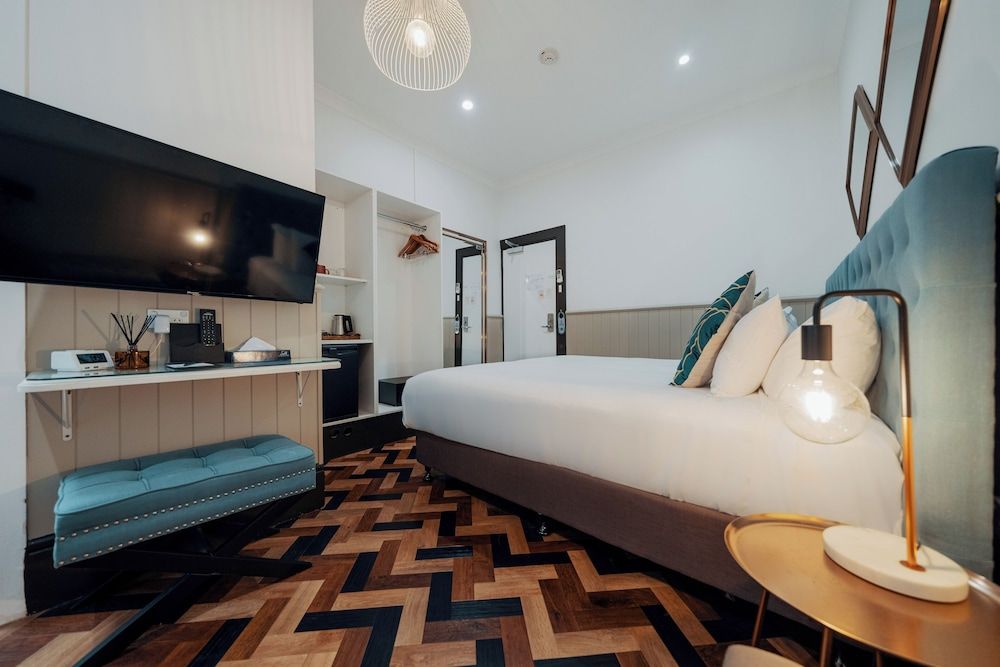 Cremorne Point Manor Deluxe Triple Room 3