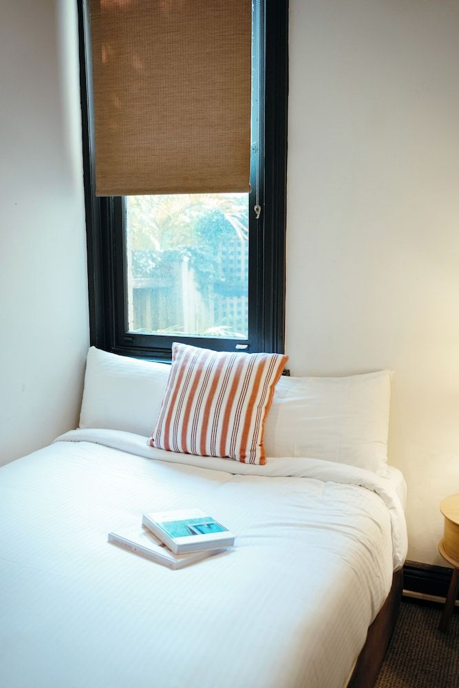 Cremorne Point Manor Double Room with Shared Bathroom