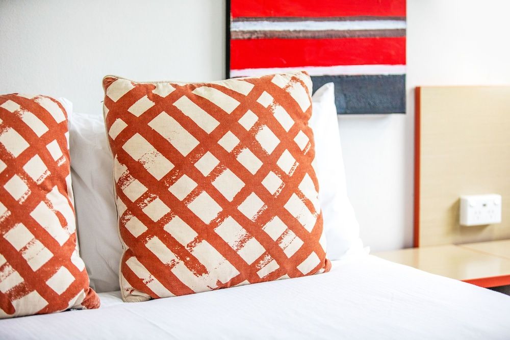 Villawood Hotel King Studio (ensuite) 4