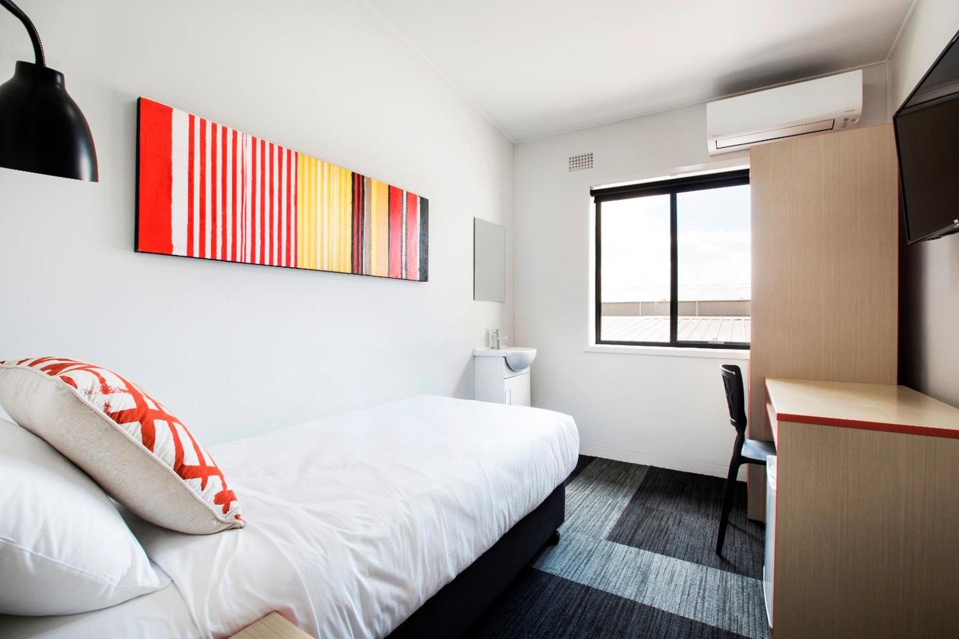 Villawood Hotel Single Room with Shared Bathroom