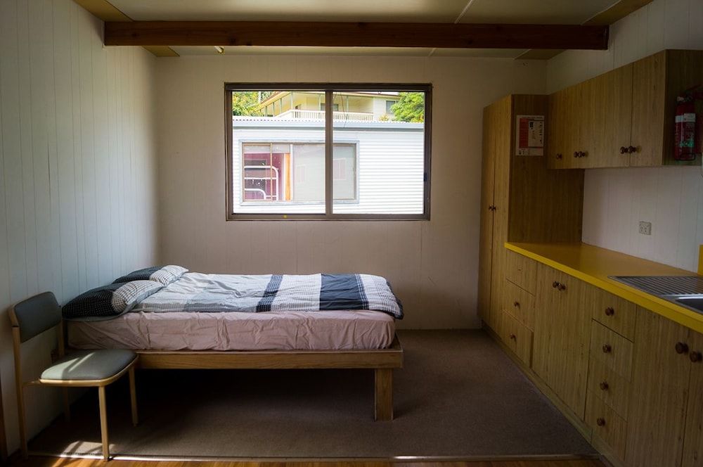 Beach Cabin Max 4