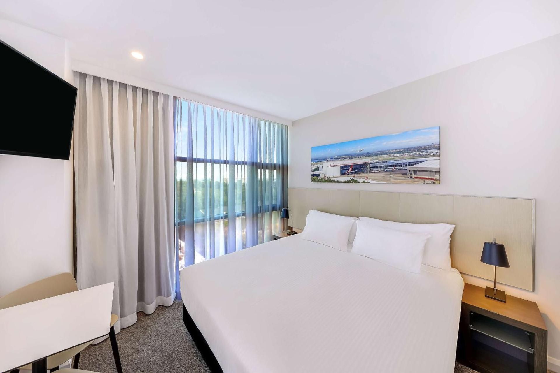 Travelodge Hotel Sydney Airport Queen Room 2