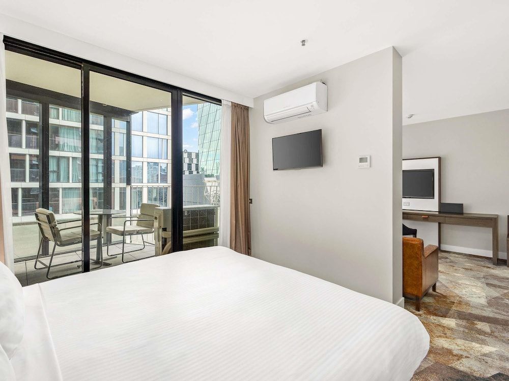 Peppers Docklands Melbourne Peppers King Suite 2