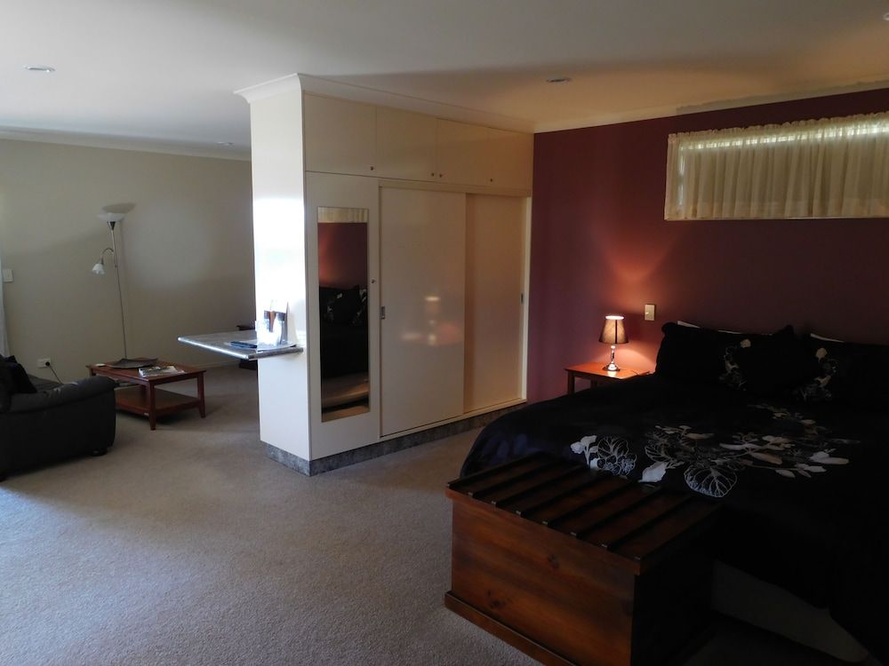 Milawa Muscat Retreat B&B Standard Suite, 1 Bedroom, Non Smoking, Balcony (Spa Room) 4