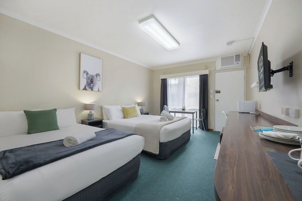 City Heart Motel Standard Room, Non Smoking (Twin Share) 3