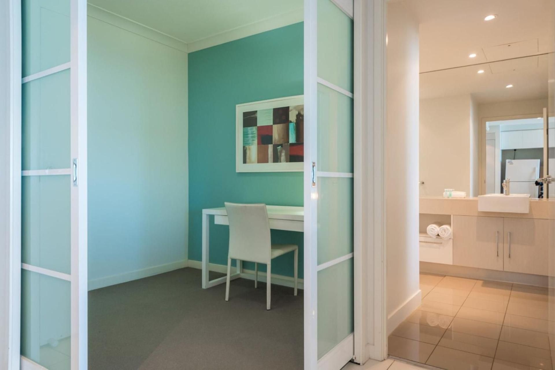 1 Bedroom Ocean Facing Apartment with Study