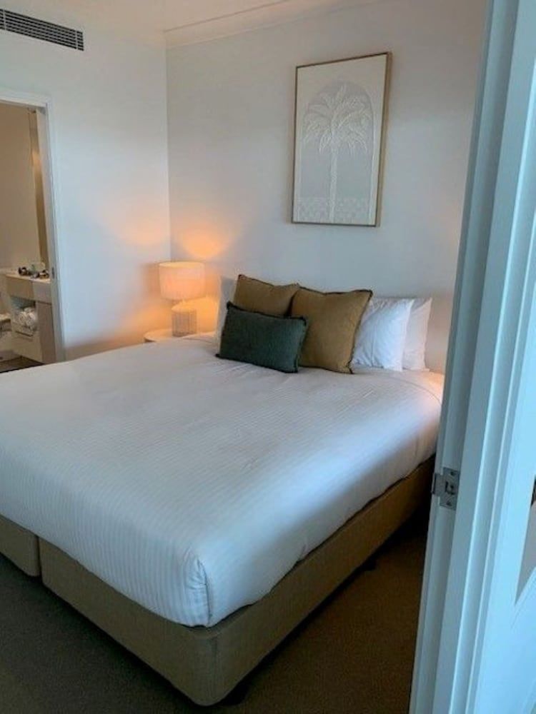1 Bedroom Superior Apartment with Broadwater View
