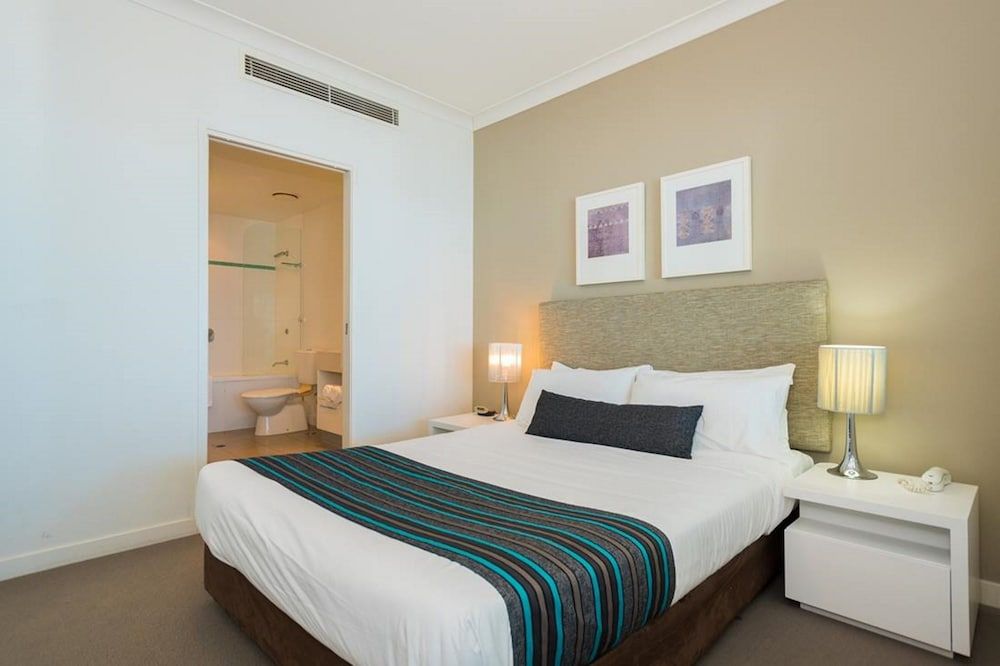 1 Bedroom + Study, Hinterland View