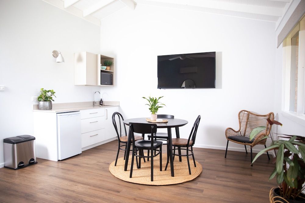 Pokolbin Farm Stay Vineyard Villa - 1 x King bed 12