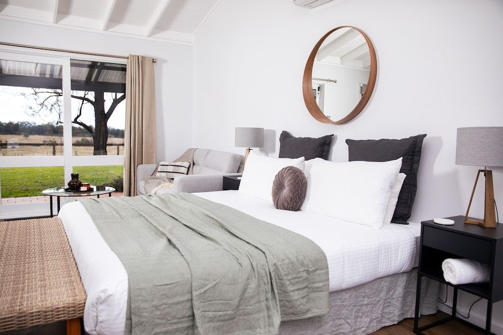 Pokolbin Farm Stay Vineyard Villa - 1 x King bed 2
