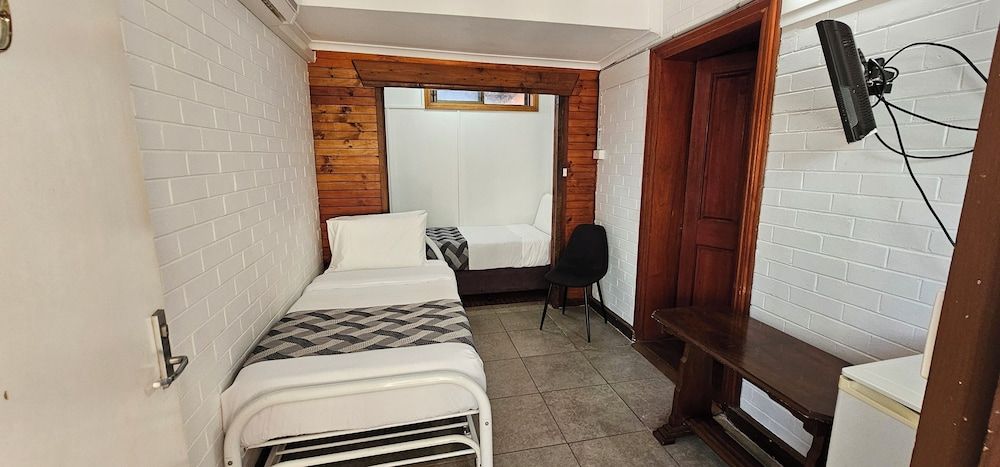 A Railway Lodge Standard Twin Room, Multiple Beds, Refrigerator