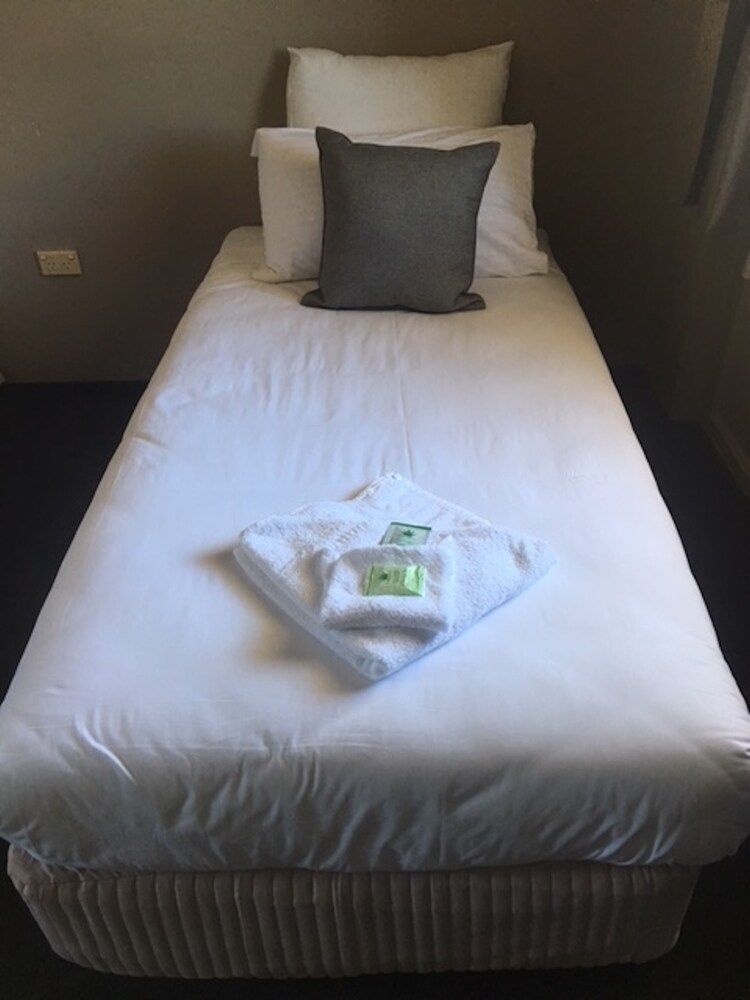 Economy Single Room, 1 Twin Bed, Non Smoking, Shared Bathroom