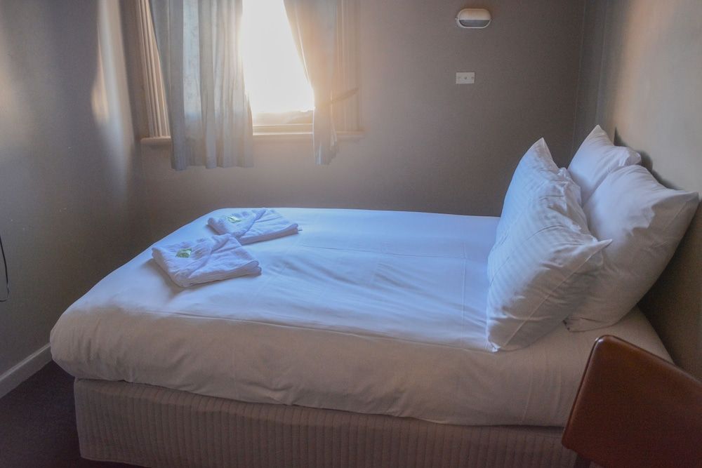 Economy Double Room, 1 Double Bed, Non Smoking, Shared Bathroom