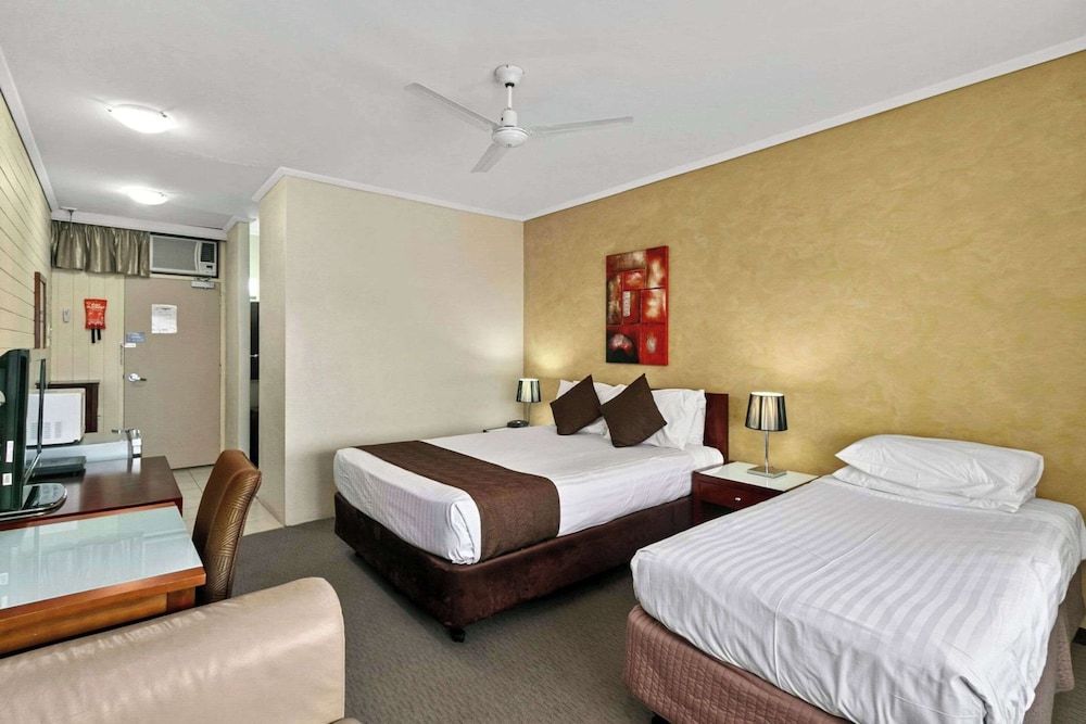 Comfort Inn Whyalla Suite, Non Smoking (1 Queen Bed, Non-Pet Friendly) 2