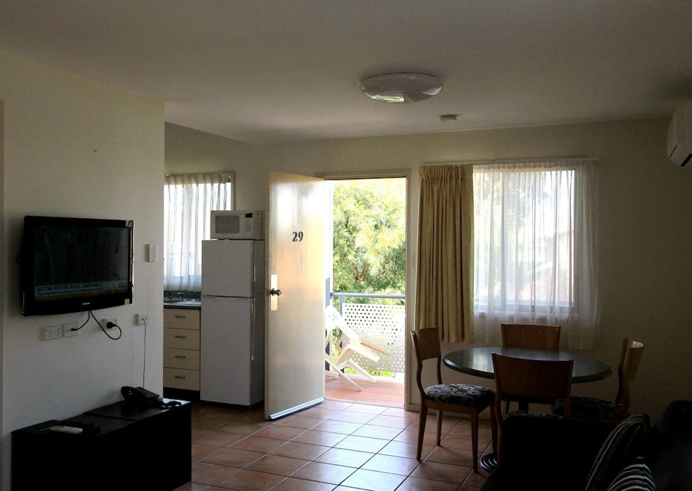 Travellers Motor Village Two-Bedroom Family Apartment 10