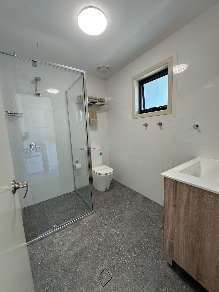 Travellers Motor Village Deluxe Double Room 15