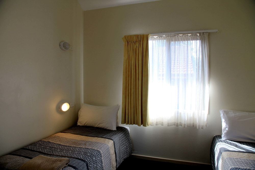 Travellers Motor Village Two-Bedroom Family Apartment 4