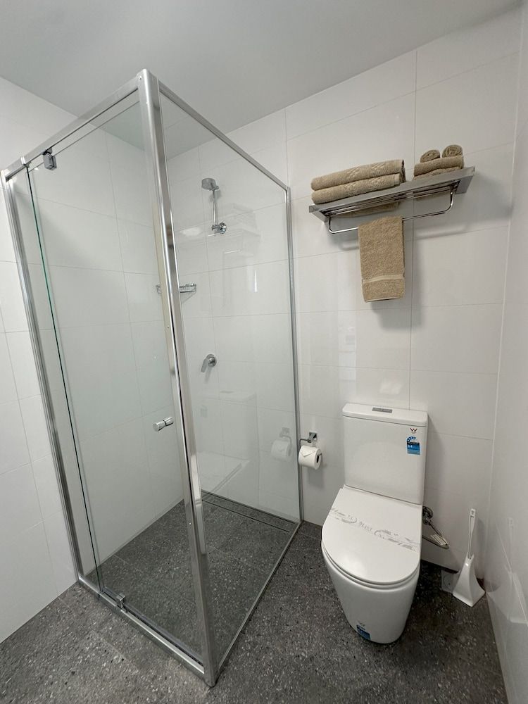 Travellers Motor Village Deluxe Double Room 16