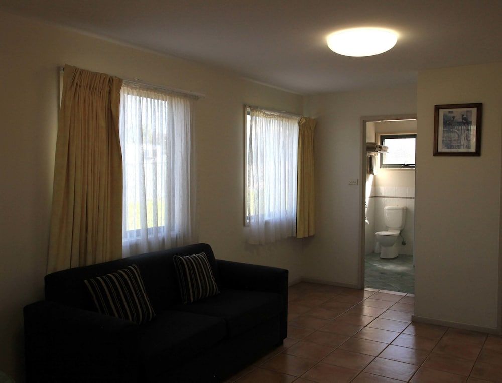Travellers Motor Village Two-Bedroom Family Apartment 11