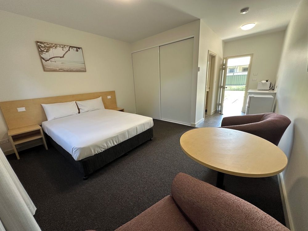 Travellers Motor Village Deluxe Double Room