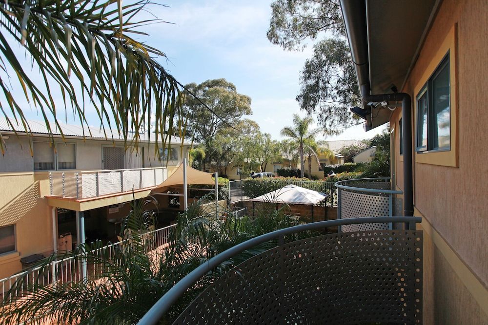 Travellers Motor Village Executive Double Room 4