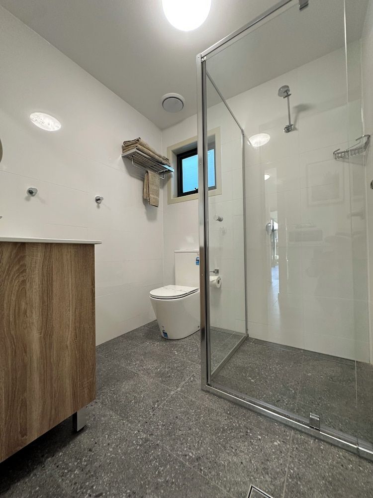 Travellers Motor Village Deluxe Double Room 14