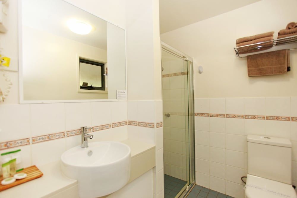 Travellers Motor Village Executive Double Room 6