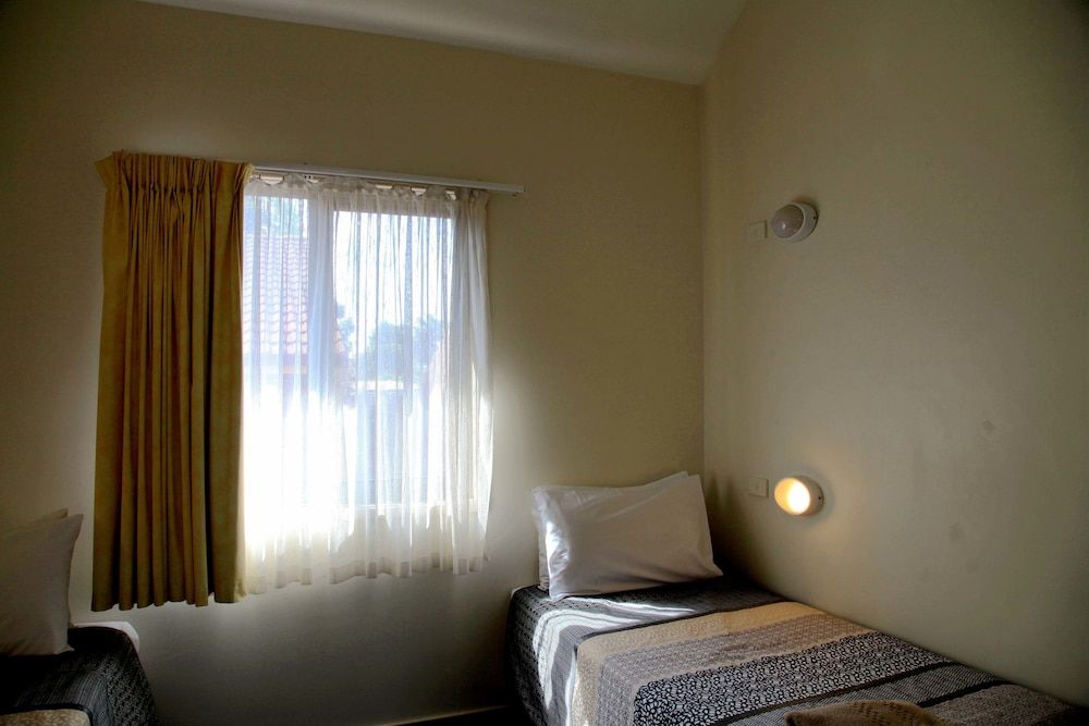 Travellers Motor Village Two-Bedroom Family Apartment 5