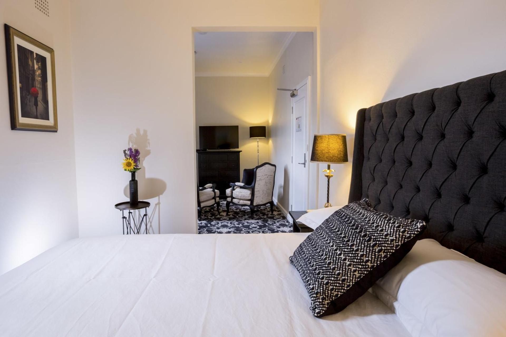 Standard Queen Room with Sitting Room - Rear Side (no pets)
